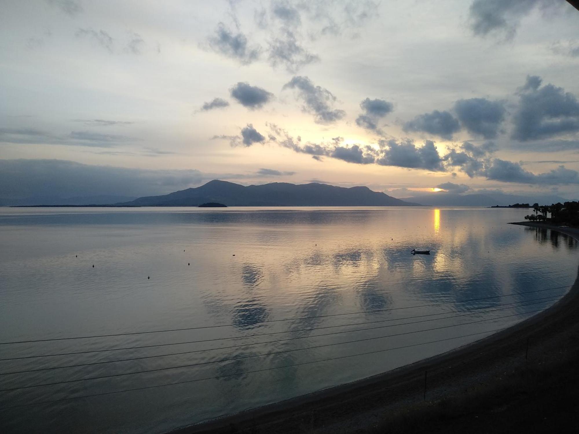 Mare E Monti1 Apartment Kamena Vourla Luaran gambar